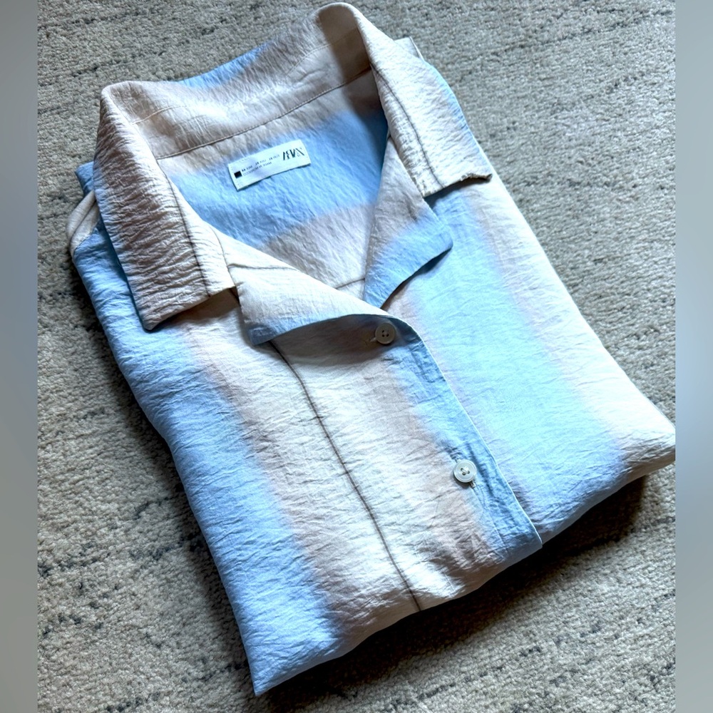Zara Beige and Light Blue poplin 
short sleeves, relaxed fit shirt 
- size XL